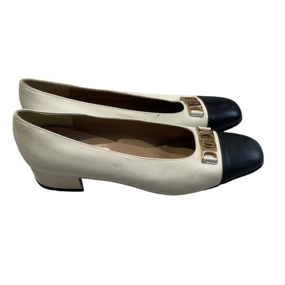 Salvatore Ferragamo Shoes - Salvatore Ferragamo Flats, size 7.5